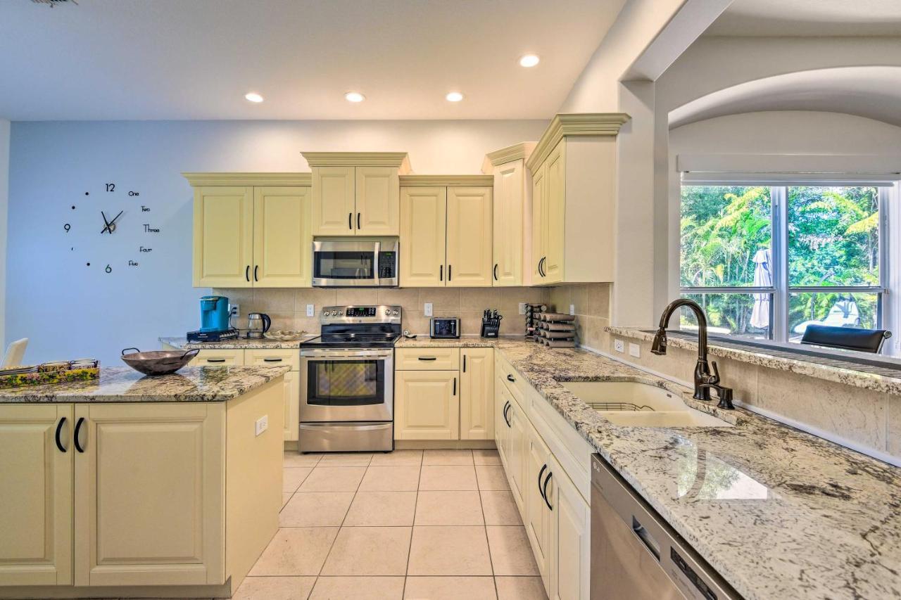 Sun-Soaked Sarasota Oasis With Pool And Hot Tub! Vila Exterior foto
